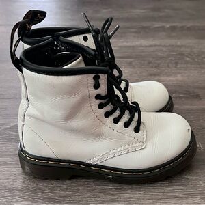 Toddler DR MARTENS boots sz 9